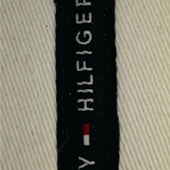 RECENTLY REDUCED: “Sale Priced” Tommy Hilfiger Casual Logo Women’s Sneakers - Picture 12 of 12